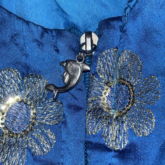 Elegant Blue and Gold 1980’s style silk floral blouse with puff 3/4 sleeves - Picture 12 of 16